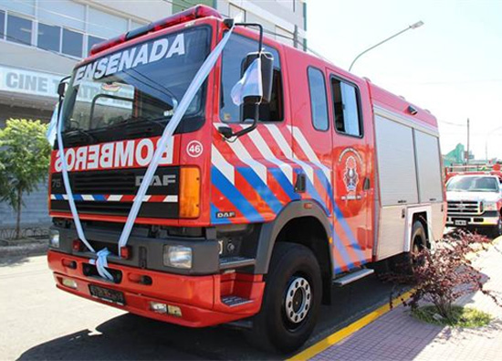 Fesjetos de los Bomberos de Ensenada con una nueva unidad