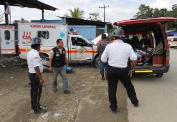 Ambulancia de bomberos choca y causa muerte de herido que trasladaba