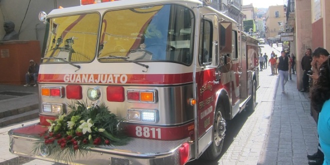 El Presidente Municipal encabezó la entrega de un camión para el H. Cuerpo de Bomberos de Guanajuato