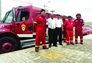 Bomberos de Nuevo Chimbote cuentan con moderna autobomba