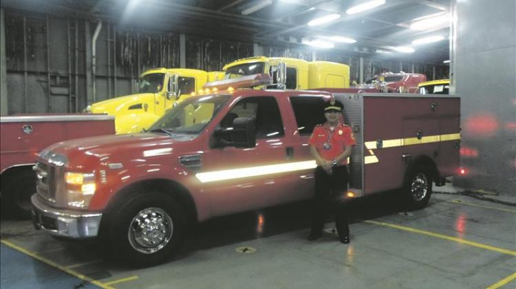 Bomberos de Los Ángeles donan unidad de rescate para el cantón