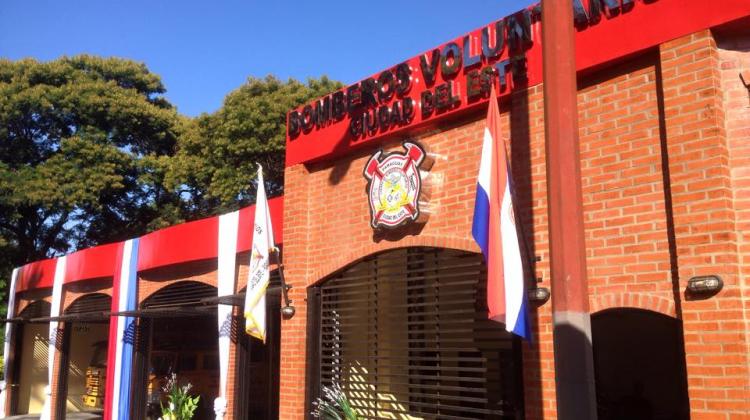 Bomberos Voluntarios de Ciudad del Este inauguran mejoras edilicias.