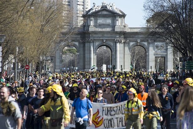 Bomberos forestales recorre Madrid por la dignidad de su profesión