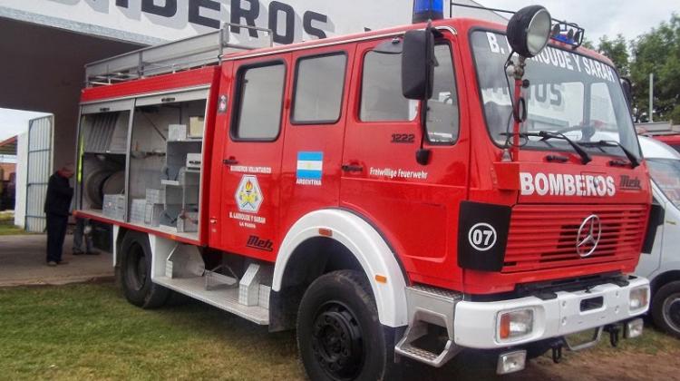 Bomberos de B. Larroudé y Sarah recibieron una nueva autobomba