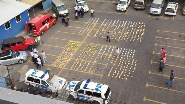 Incautan 615 kilos de droga en falso carro de Bomberos