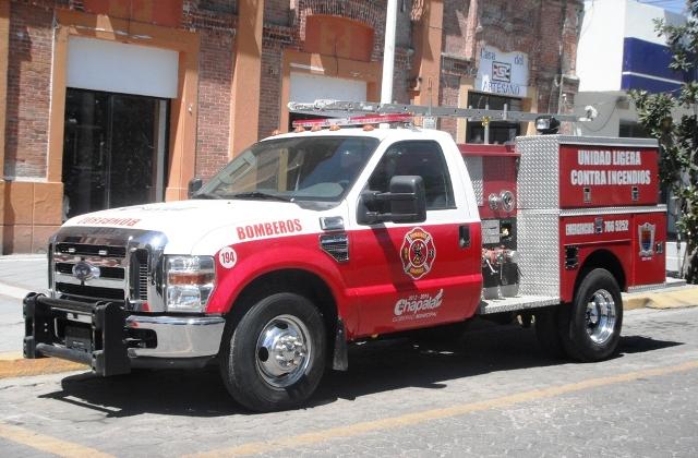 El alcalde de Chapala hizo entrega de un camión semi-nuevo a Bomberos