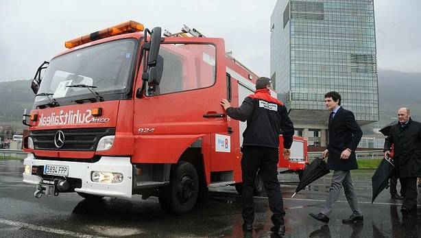 Bomberos de la Diputación han presentado el nuevo camión de puesto de mando avanzado