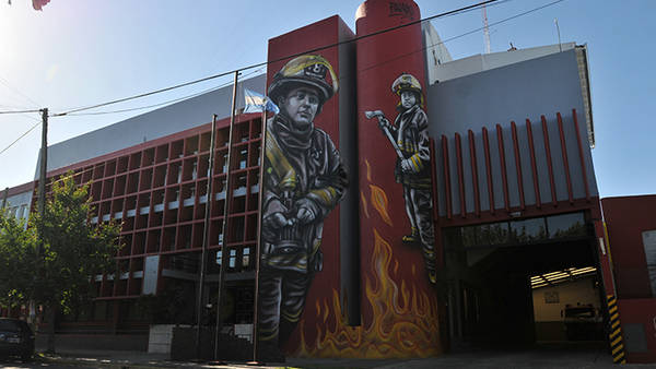 Un homenaje gigante a los bomberos en Quilmes
