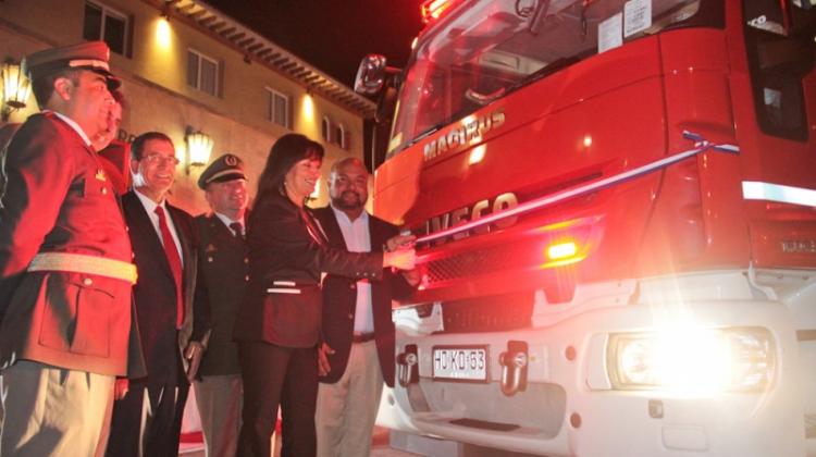 Entrega de tres nuevos carros de bomberos