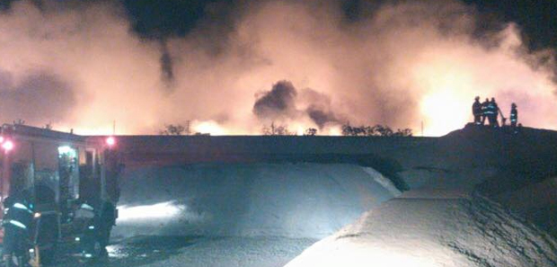 Bomberos controlaron incendio en basural de Bernal
