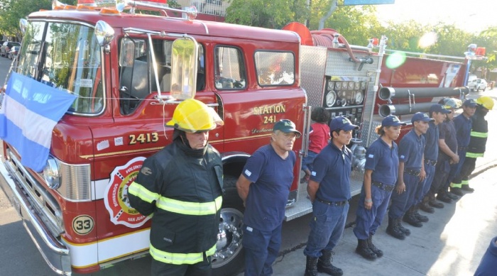 Presentaron la autobomba de los Bomberos Voluntarios de Rawsom