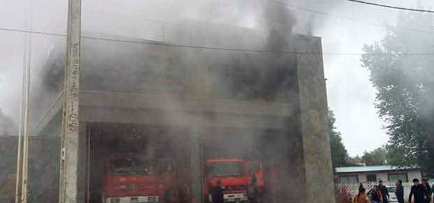 Bomberos lesionados tras incendio que afectó a cuartel de Bomberos de Niebla