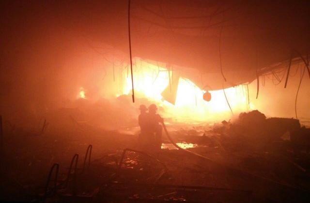 Incendio en depósito de distribuidora en Fernando de la Mora