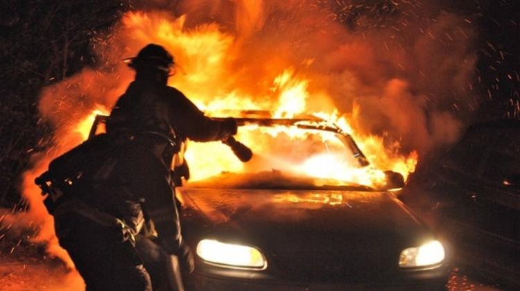 Tres bomberos heridos al explotar un tanque de gas