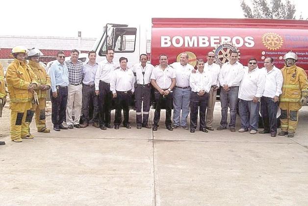 Donan camión cisterna a Bomberos de Altamira