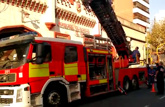 Bomberos Voluntarios de Avellaneda presentaron su nueva escalera mecánica