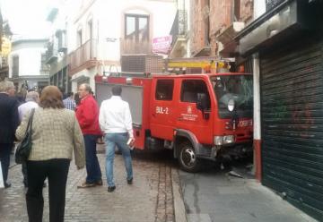 Un camión de Bomberos sin control y choca en Espartería