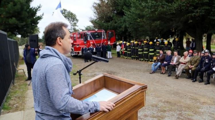 Bomberos de Trapi y Mantilhue recibieron vehículos para su labor