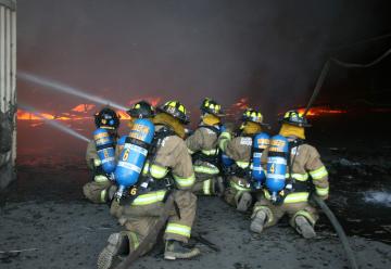 Legisladores felicitan a los bomberos voluntarios en su día