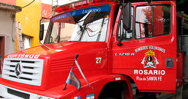 Atacaron a bomberos que iban a sofocar un incendio