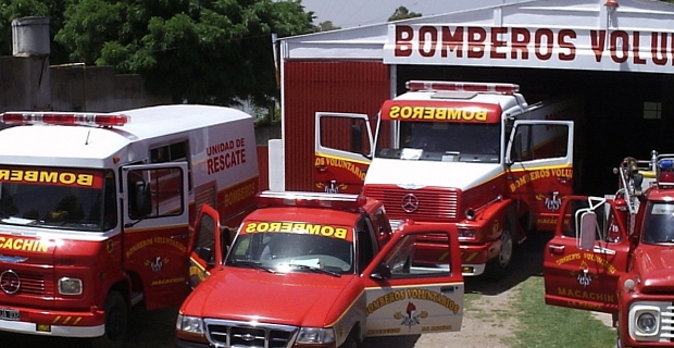 Bomberos a Italia y Estados Unidos
