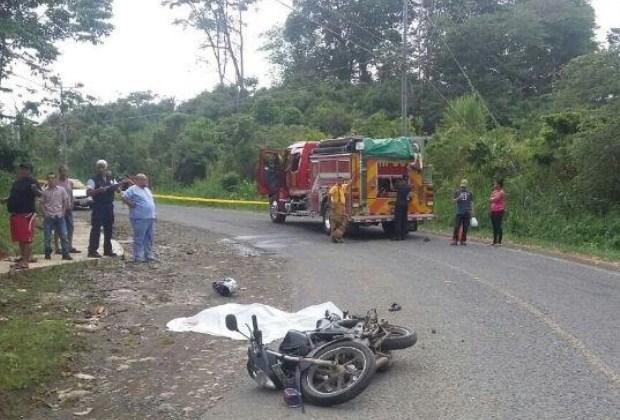 Colisión entre camión de Bomberos y motocicleta deja un fallecido