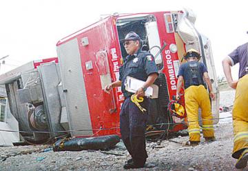 Despiden a bombero que falleció en volcadura en Monclova