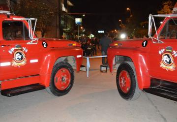 Bomberos Voluntarios de Sáenz Peña presentaron dos autobombas