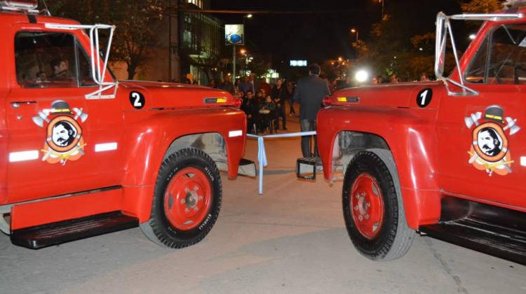 Bomberos Voluntarios de Sáenz Peña presentaron dos autobombas