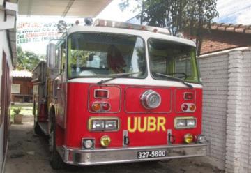 Bomberos pagan deuda de su carro y buscan ahora comprar una ambulancia