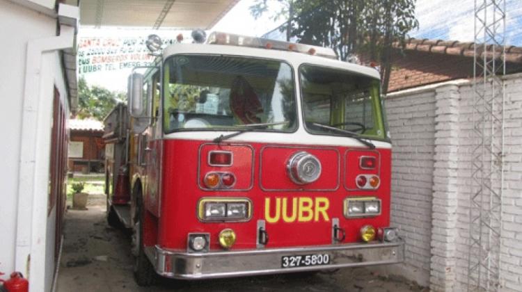 Bomberos pagan deuda de su carro y buscan ahora comprar una ambulancia
