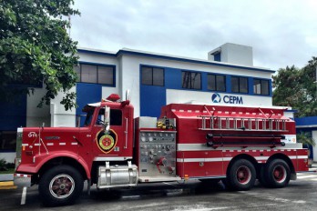 CEPM y «Bomberos sin Fronteras» donan camión a bomberos de Verón