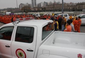 La Gobernación entrega móviles y equipamiento a bomberos policiales y voluntarios
