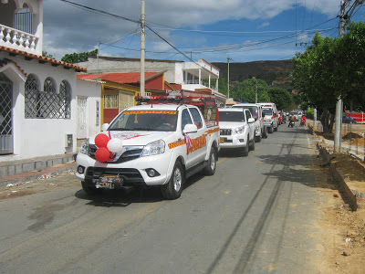 Con caravana Bomberos de Villa del Rosario estrenan nuevo vehículo