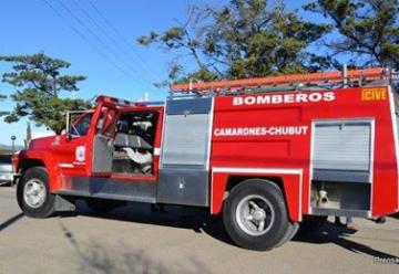 Camarones cuenta con su primera autobomba para atender emergencia.
