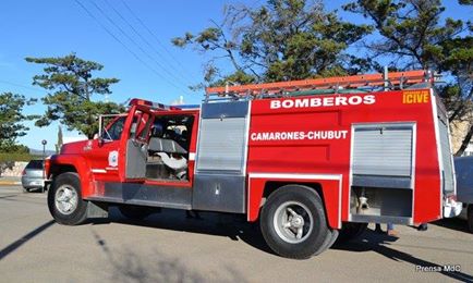 Camarones cuenta con su primera autobomba para atender emergencia.