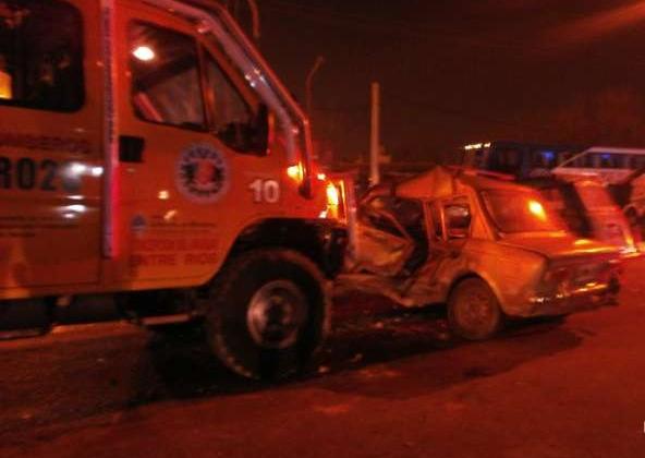 Una autobomba involucrada en triple choque