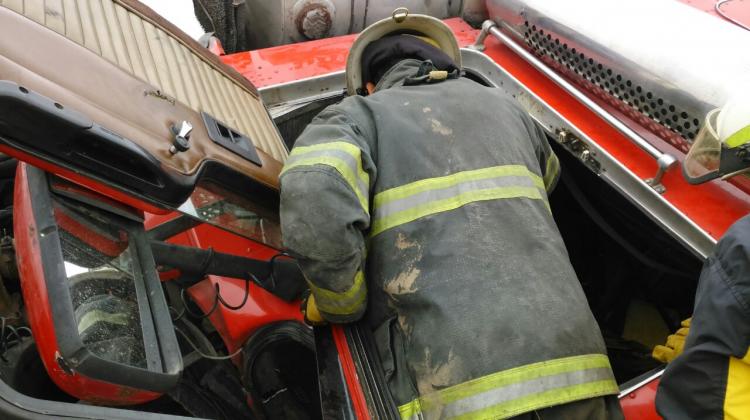 Unidad de Rescate de Bomberos impactó con un bus en Temuco