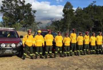 Los bomberos de Quito cuentan con nuevos trajes ignífugos