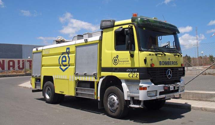 Los bomberos estrenan camión para grandes incedios
