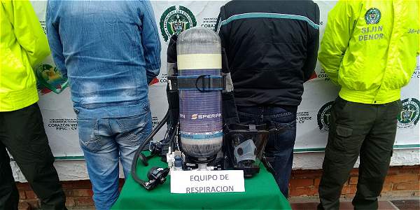 En Facebook vendían costoso equipo robado a los bomberos de Pamplona