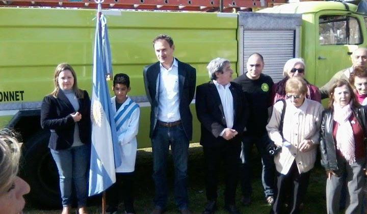Presentaron la nueva autobomba de los Bomberos de Gonnet
