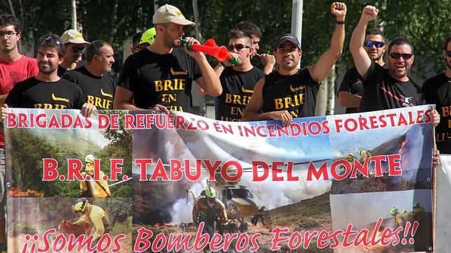 Bomberos forestales inician una huelga indefinida contra sus condiciones laborales