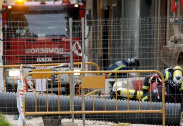 Cuatro bomberos y dos ancianos intoxicados leves por el escape de gas de Yecla