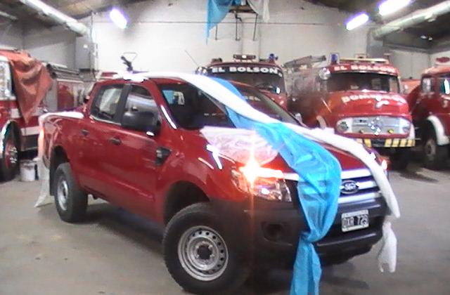 El gobierno provincial entrego una camioneta 0km a bomberos de E Bolsón