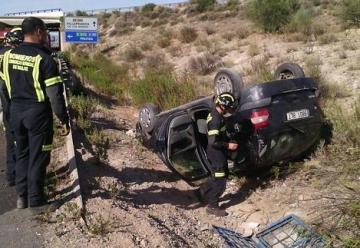 Bomberos de Villafranca rescatan a su jefe en un accidente