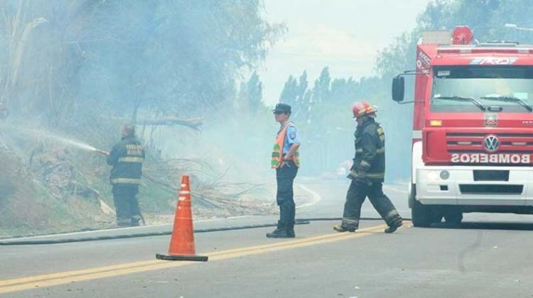 La falta de recursos complica la tarea de bomberos