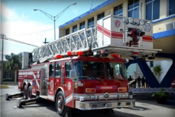 Bomberos compra una escalera de altura