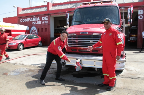 El alcalde apadrinó autobomba de compañía de bomberos de Nuevo Chimbote