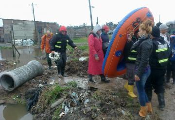 Bomberos Comunitarios villeros frente a las inundaciones